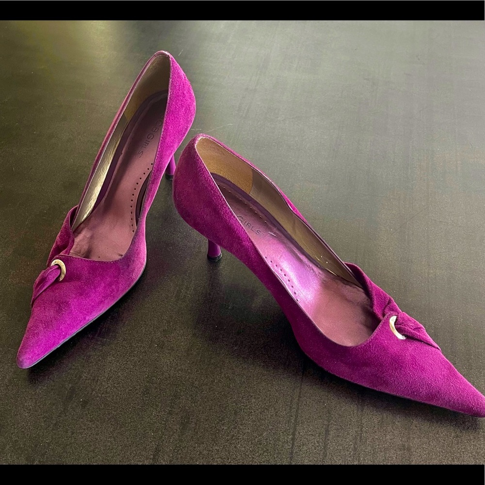 Purple pointed toe BCBG heels